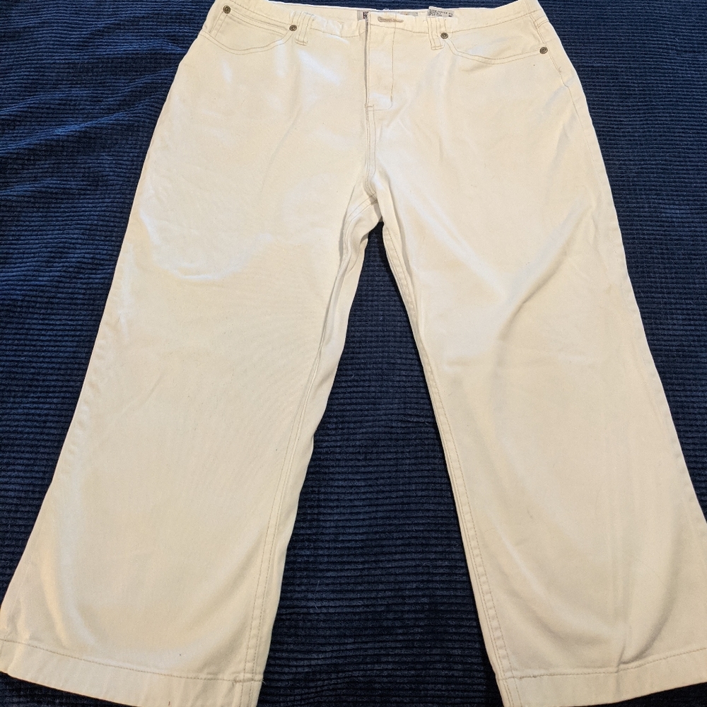 GUC Faded Glory off white capris